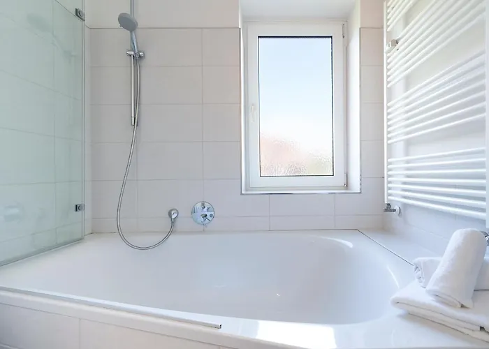 Muehlenteich App 14 *